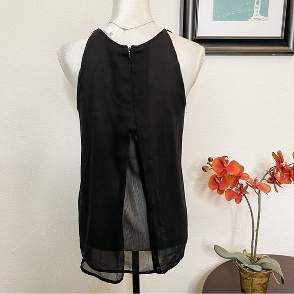 🍋 Violet + Claire •  Women’s Jewel Neck Top w/Sheer Back Detail Size M - Picture 2 of 8